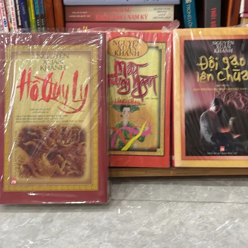 Bộ ba tác phẩm của Nhà văn Nguyễn Xuân khánh  604685
