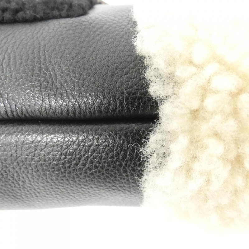 Túi xách vai Louis Vuitton Mansion Mouton Teddy M76564 612934