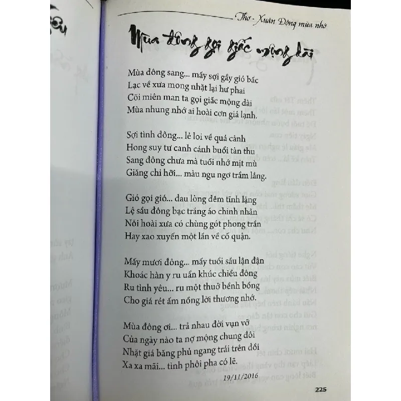 Tuyển tập thơ Níu thu vào mộng - Trăng Khuyết 689420