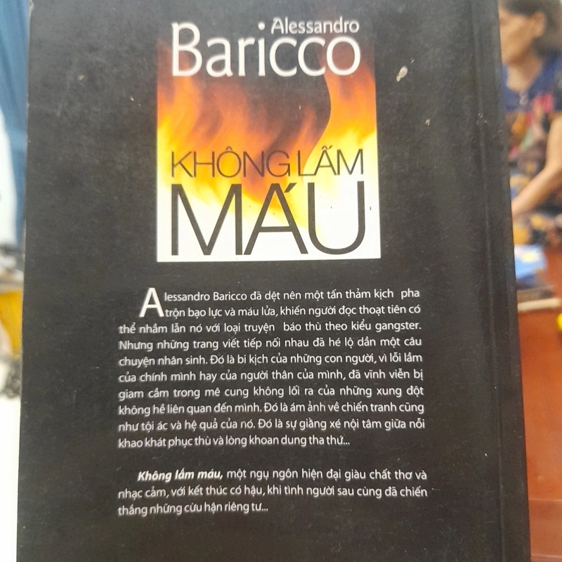 Alessandro Baricco - KHÔNG LẤM MÁU (tiểu thuyết) 474010