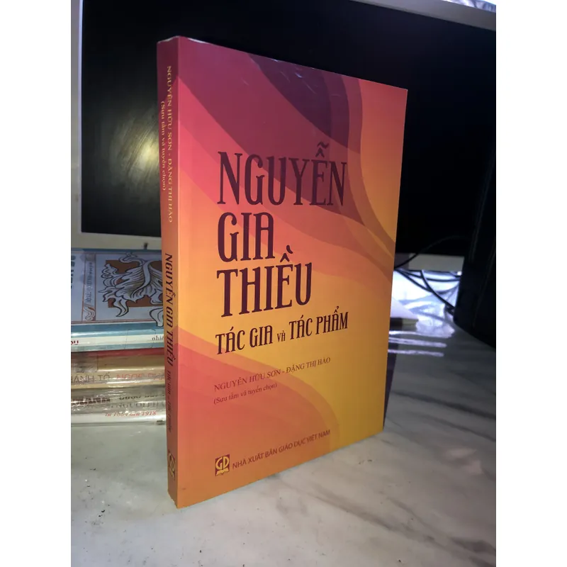 Nguyễn Gia Thiều tác gia và tác phẩm  696867