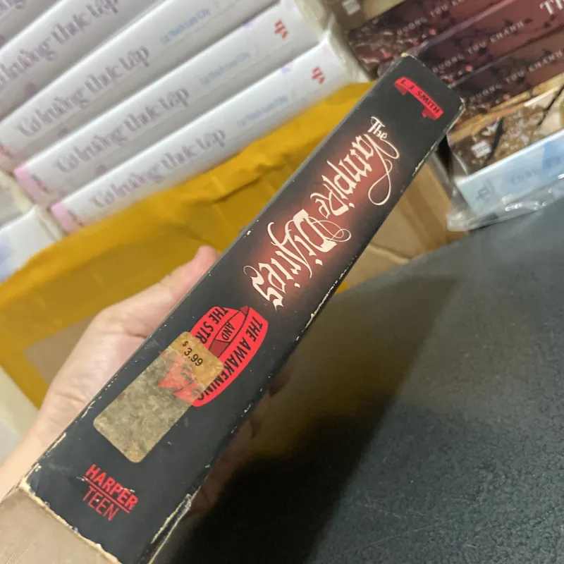 (Ngoại văn) - The Vampire Diaries - L. J. Smith 975986