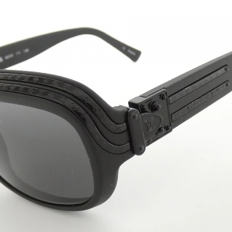 Kính mát Louis Vuitton Millionaire Oval Z2721U 624707