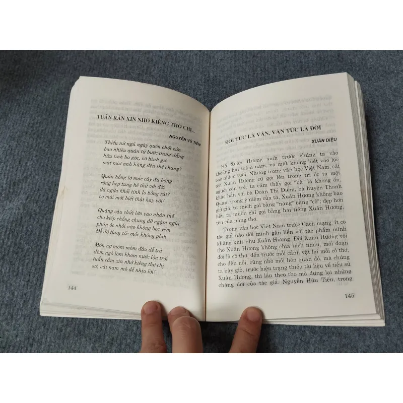 HỒ XUÂN HƯƠNG THƠ VÀ ĐỜI 729248