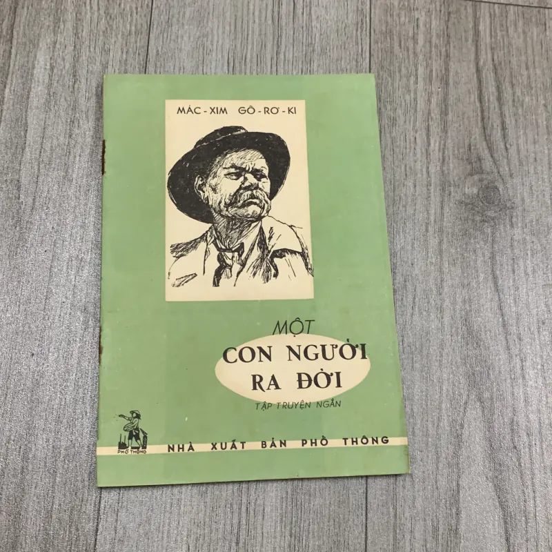 Một con người ra đời, tập truyện ngắn 1961. 10a1 1025684