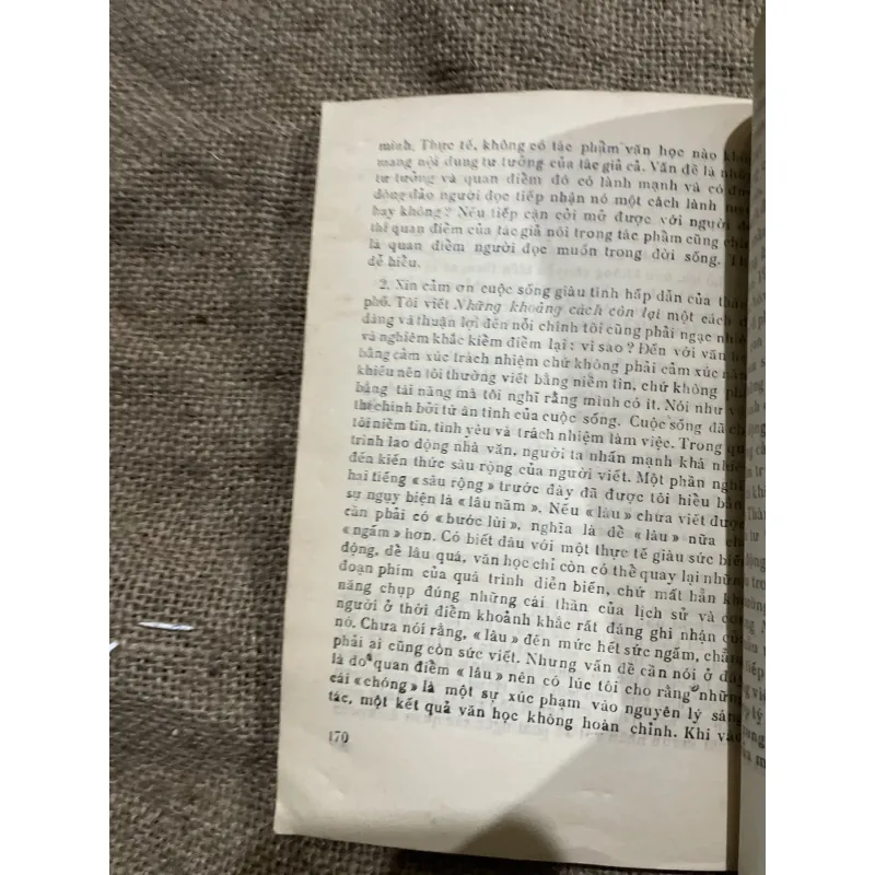 Từ người thợ đến trang viết - tiểu luận về nghề viết văn 976864