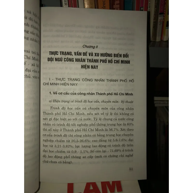 Góp phần xây dựng giai cấp công nhân Việt Nam từ thực trạng công nhân thànhphố Hồ Chí Minh 696819