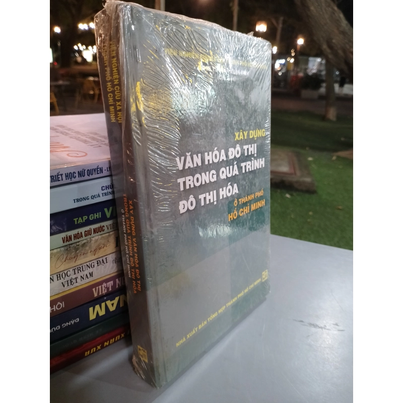 XÂY DỰNG VĂN HOÁ ĐÔ THỊ TRONG QUÁ TRÌNH ĐÔ THỊ HOÁ Ở THÀNH PHỐ HỒ CHÍ MINH  530310