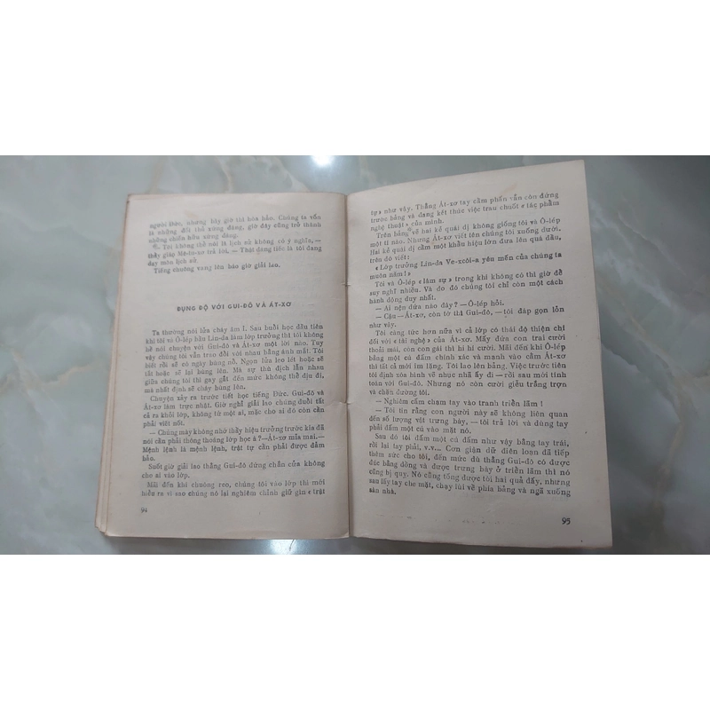 LỬA TRONG THÀNH PHỐ SẨM TỐI.
Tác giả: Ê-Nô Ra-Út.
Dịch giả: Thu Hằng 304189