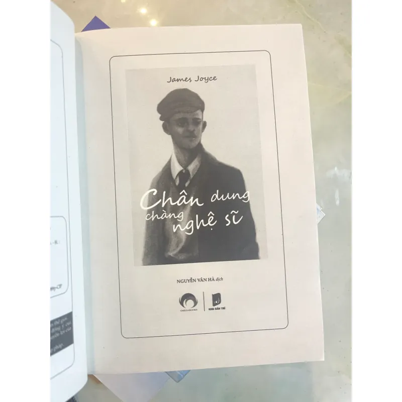 CHÂN DUNG CHÀNG NGHỆ SĨ - JAMES JOYCE 1001536