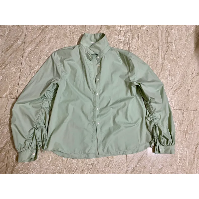 Áo sơ mi nữ cổ đứng tay xắn nếp gập màu xanh lá 1002411
