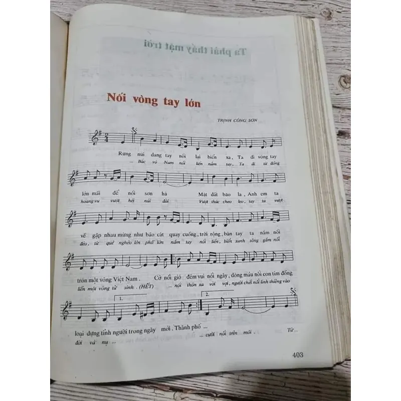 Tiếng hát những người đi tới  Thơ - nhạc - họa Sách khổ lớn, bìa cứng + áo , 620 trang  713035