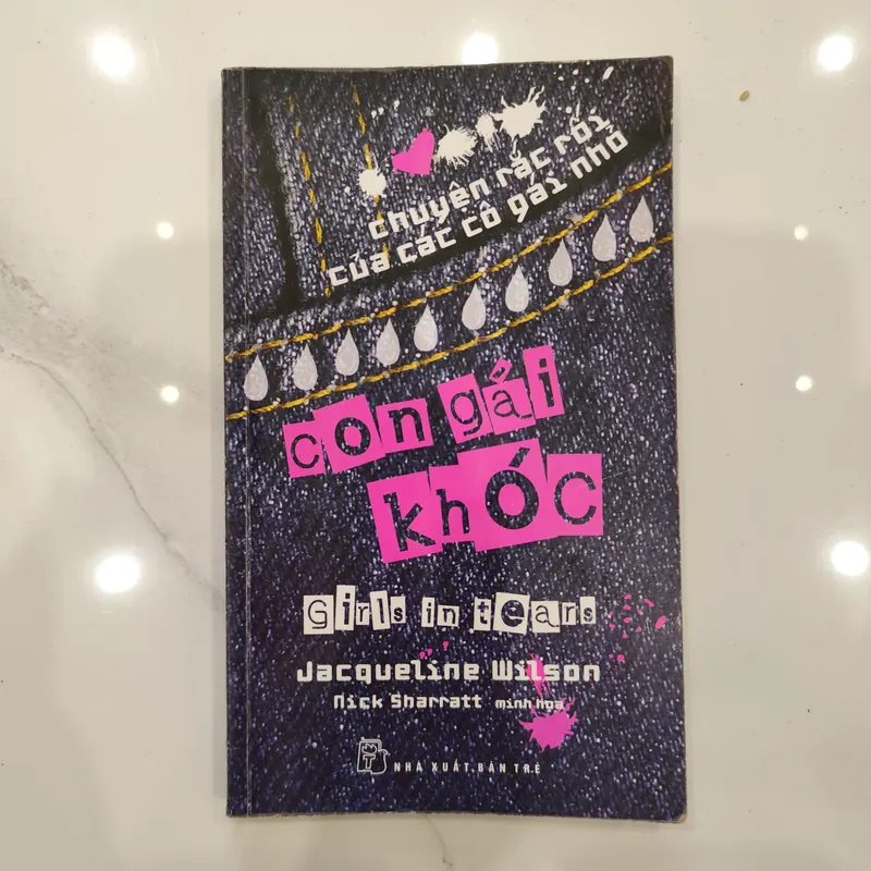 Com gái khóc 591459