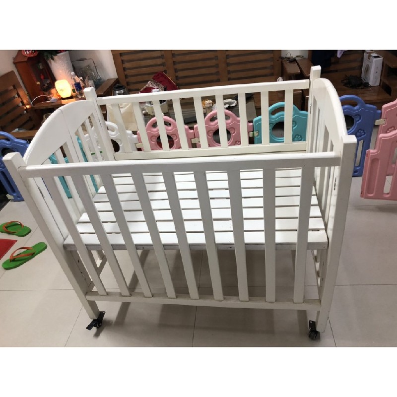 Giường cũi trẻ em màu Trắng ( Cũi gỗ sồi , Sơn PU cao cấp không độc hại ), cũi đã qua sử dụng như còn rất tốt, mới 95% 500