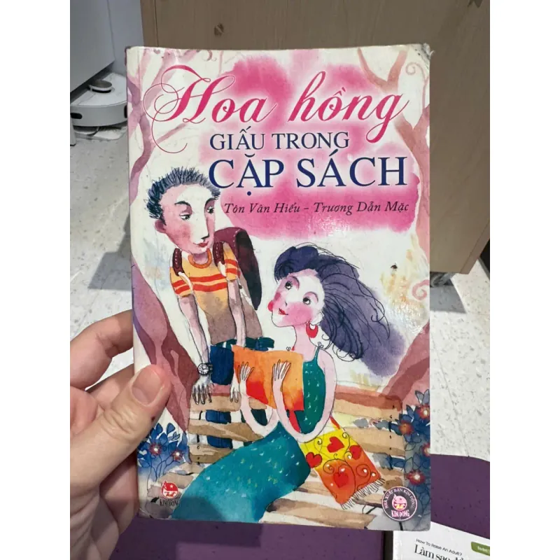 Hoa hồng giấu trong cặp sách, mới 70% (SHGH/SBM) 36911