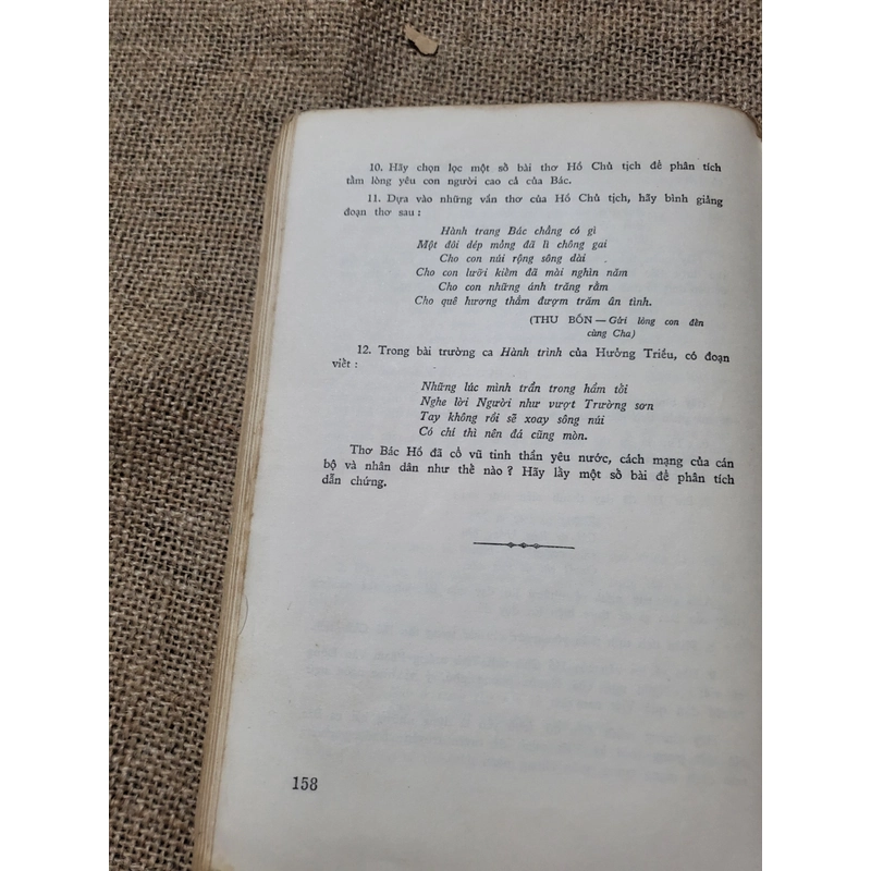 Thơ ca Hồ Chủ tịch _;1974, sách khổ lớn _ Nhật ký trong tù và những bài thơ khác  327805