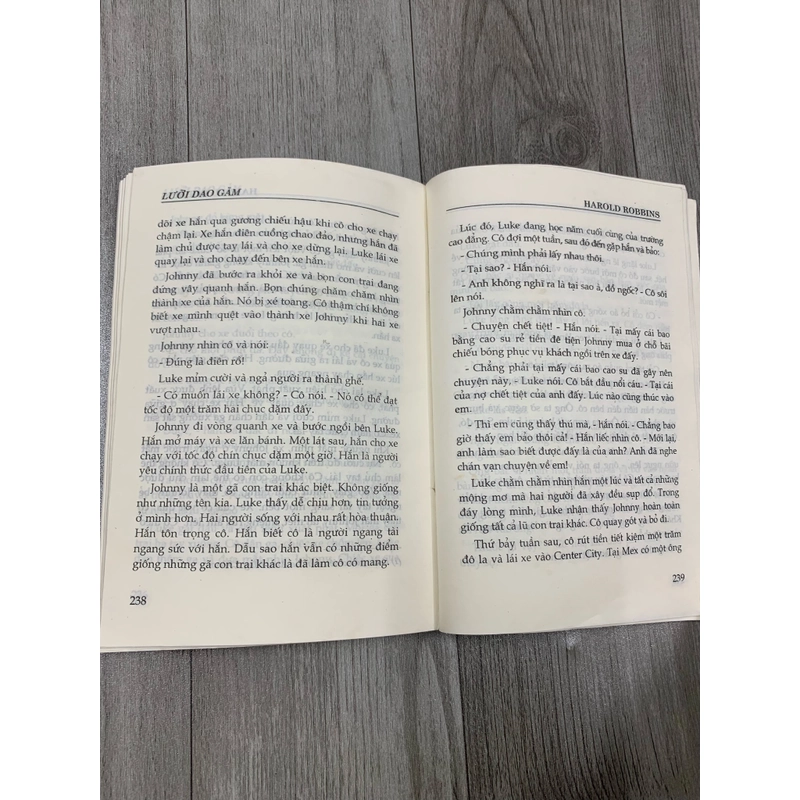 Lưỡi dao găm - Harold Robbins. 1a4.  509031