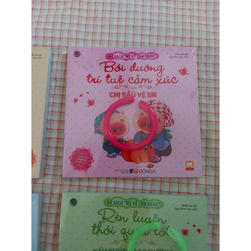 Bộ sách Mẹ Kể Con Nghe (trọn 4 bộ - 1 bộ 10 cuốn), kèm vòng, Đông A 1029315