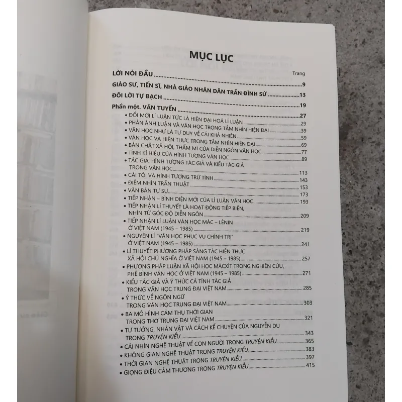 Lí thuyết và thi pháp văn học của GS Trần Đình Sử 1022469