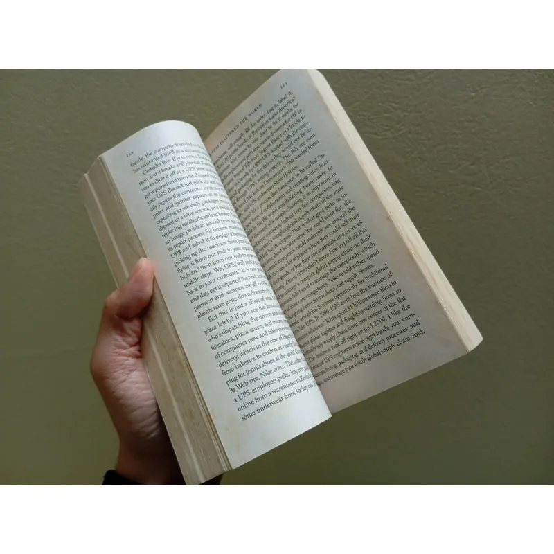 The world is flat, sách ngoại văn tiếng Anh english book  707860