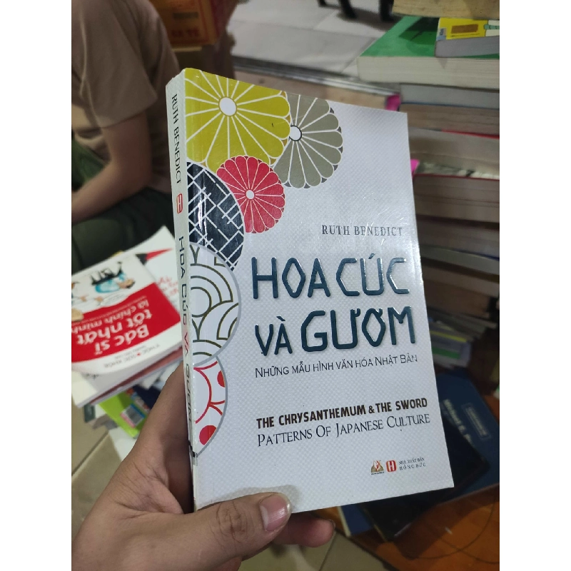 Hoa cúc và gươmHCM01/03 Rebooks.vn 945060