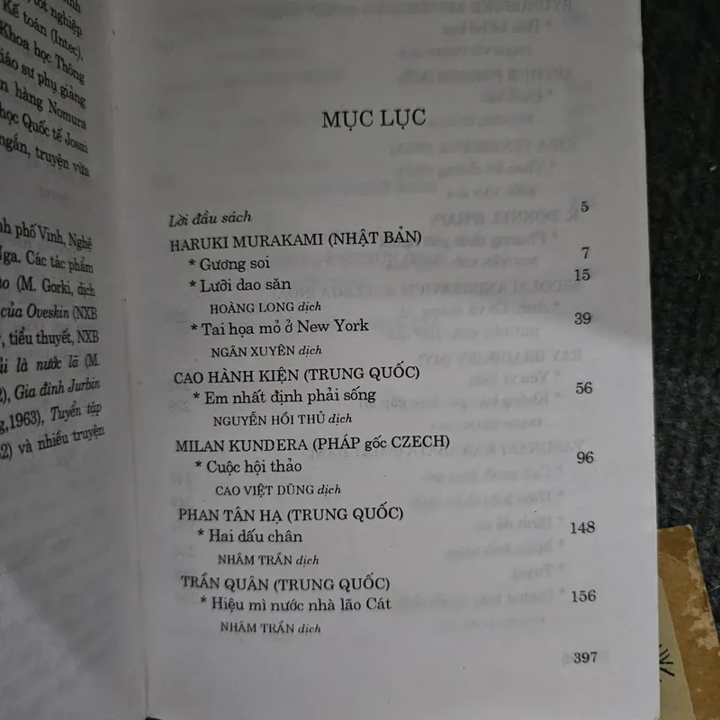 Tuyển tập truyện ngắn Đông Tây 738637