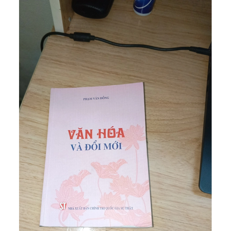 Sách Văn Hoá Và Đổi Mới - Phạm Văn Đồng (có tem) 270839