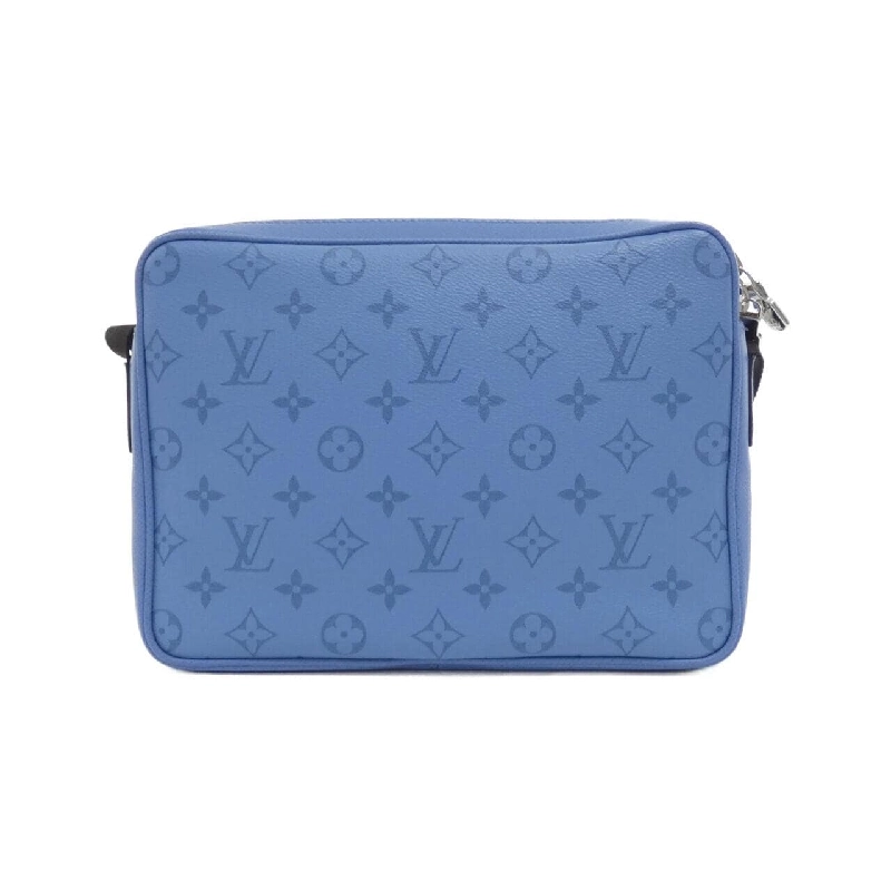 Túi đeo chéo ngoài trời Louis Vuitton Taiga Lama M30749 610681