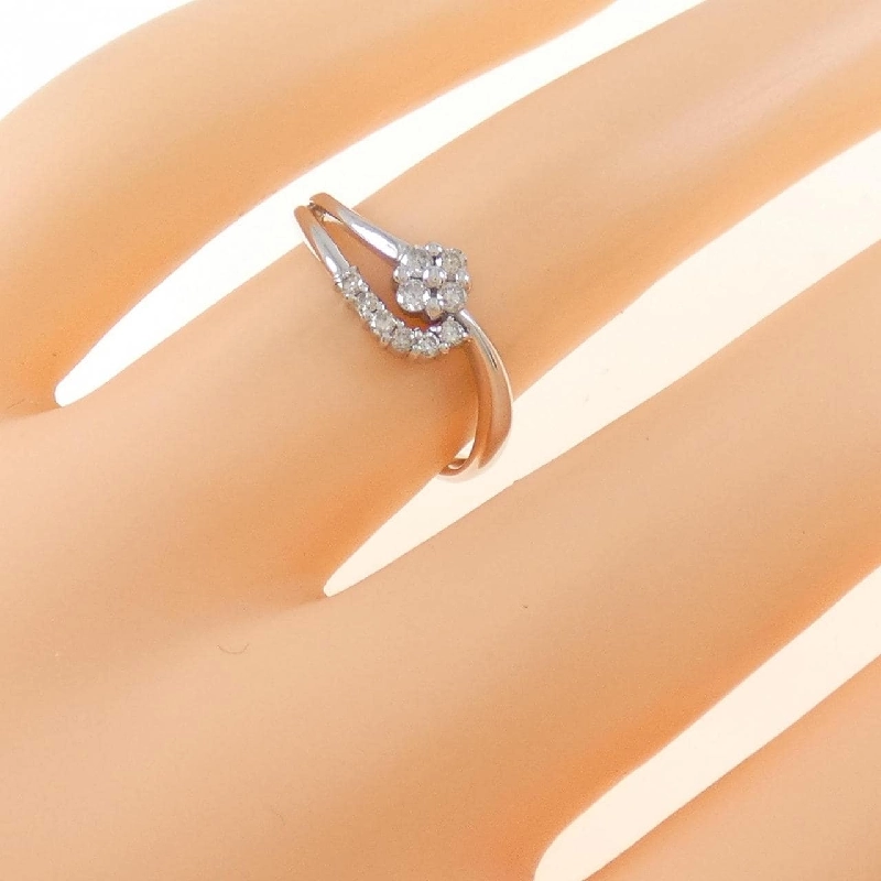 Nhẫn kim cương hoa K18WG 0.15CT 673520