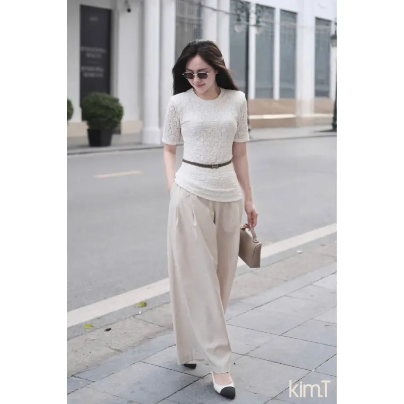 áo nữ thiết kế chất liệu ren hàn , áo kiểu nữ sang trọng ôm body tôn dáng . 1036278