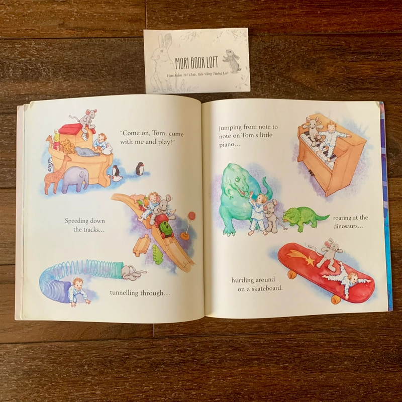Sách ngoại văn Tom and Small, Used 432287