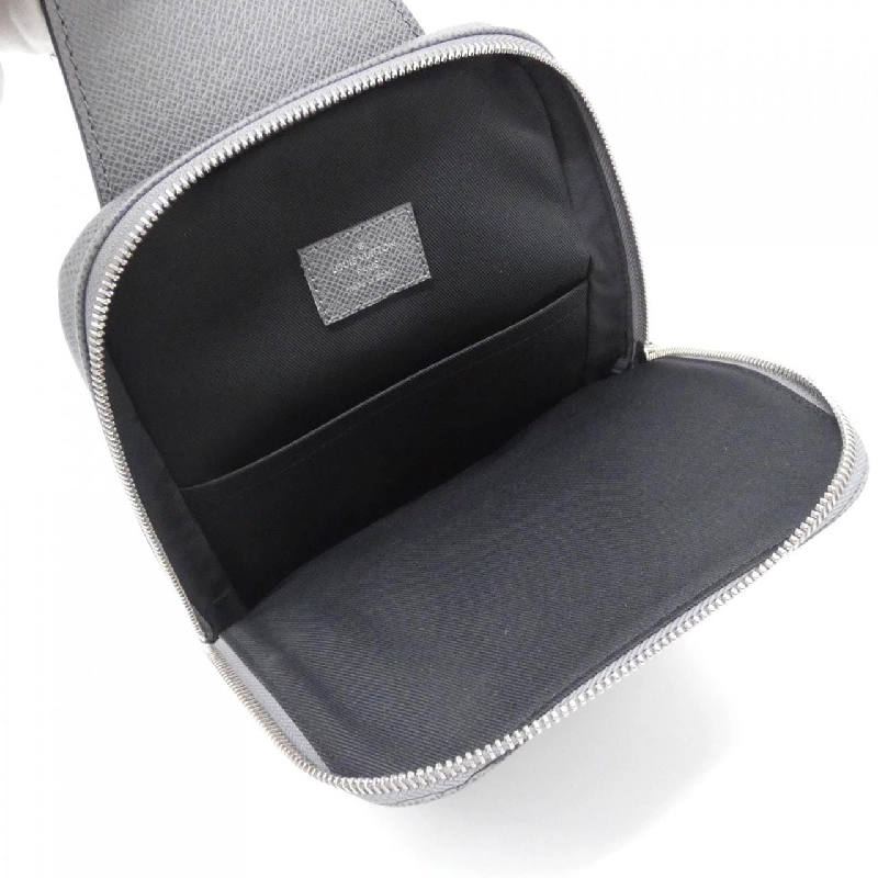 Túi đeo chéo Louis Vuitton Taiga Avenue M30801 - Hàng hiệu Chính hãng 767640