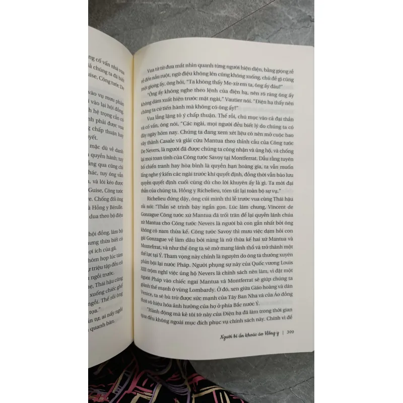 NGƯỜI BÍ ẨN KHOÁC ÁO HỒNG Y - NGUYỄN ĐĂNG THUẦN 738829