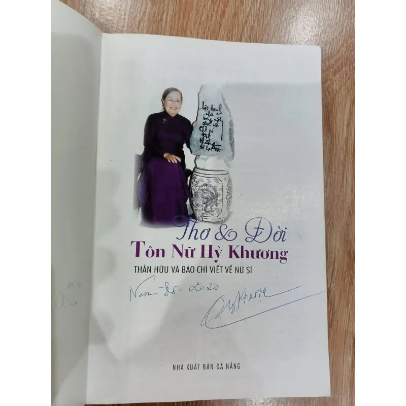 Thơ & Đời Tôn Nữ Hỷ Khương ( có chữ ký) 1036695