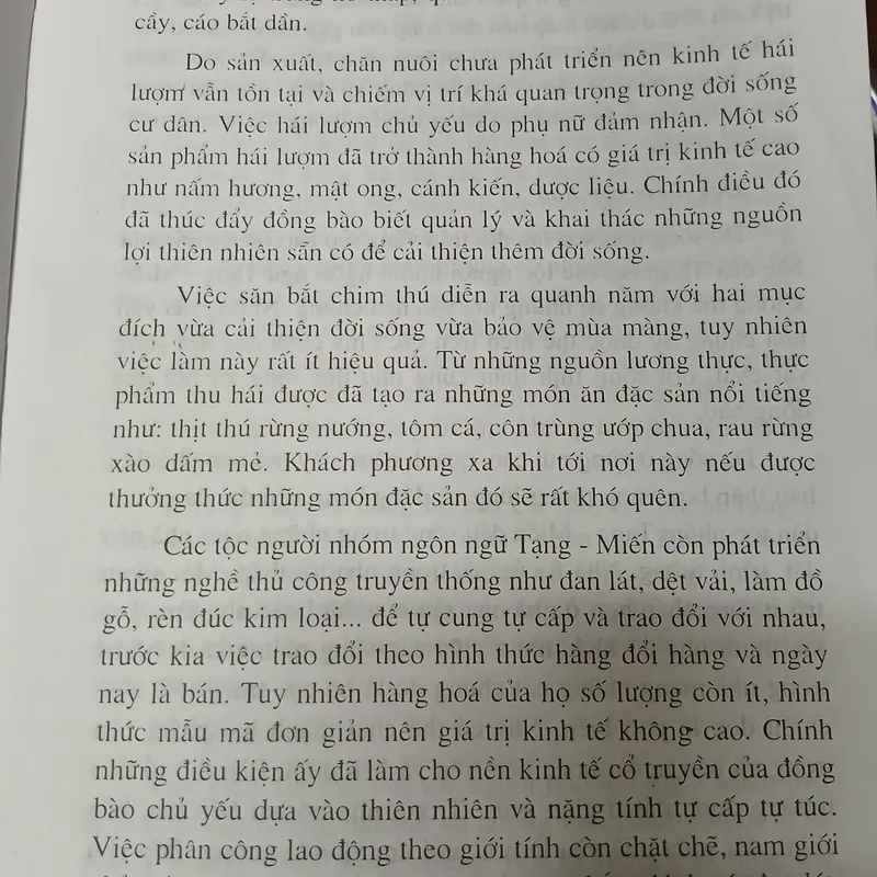 TRANG PHỤC CÁC TỘC NGƯỜI NHÓM NGÔN NGỮ TẠNG - MIẾN 562194
