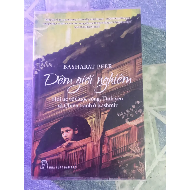 Đêm giới nghiêm - Basharat Peer 586191