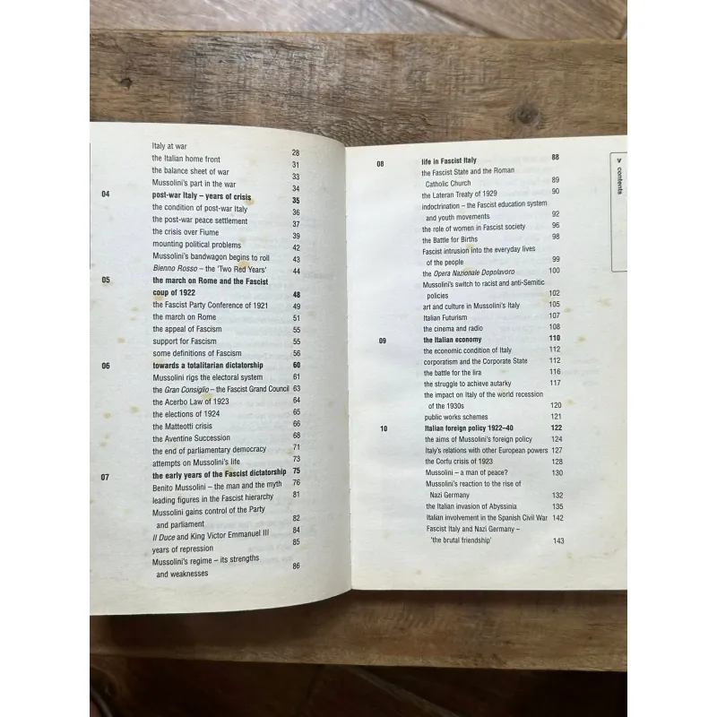 Mussolini’s Italy (Teach Yourself Series) 728383