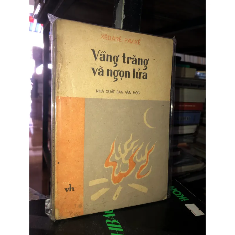 Vầng trăng và ngọn lửa - Xêdarê Pavixê 793110