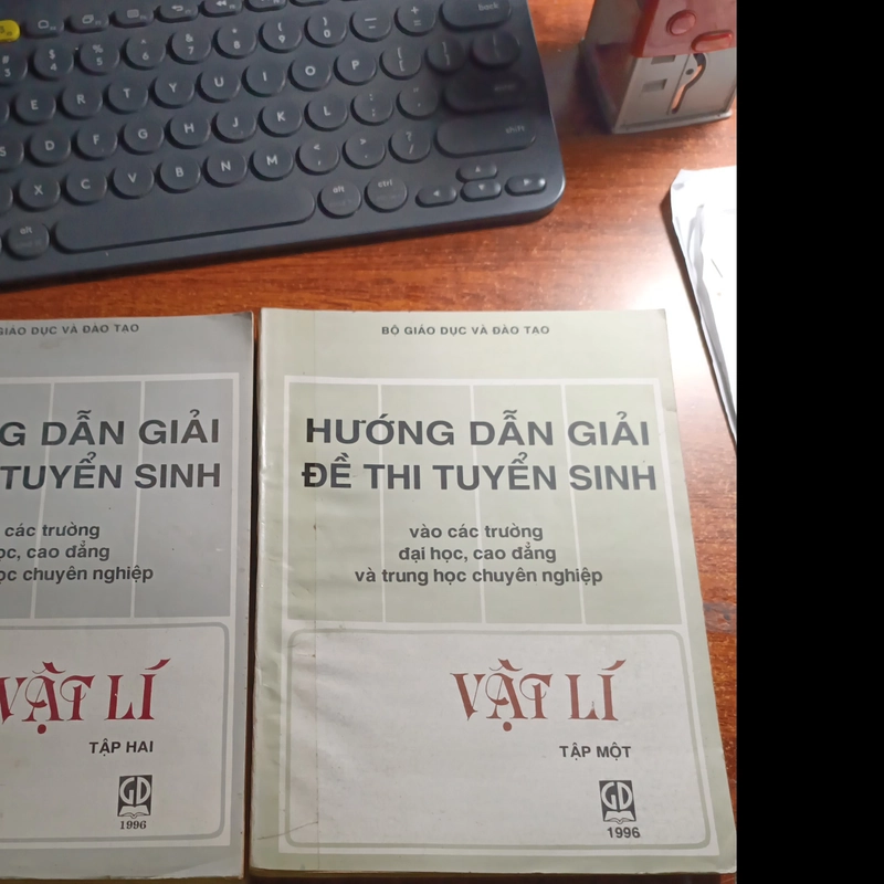 Hướng dẫn giải đề thi tuyển sinh vào các trường đại học, cao đẳng  447714
