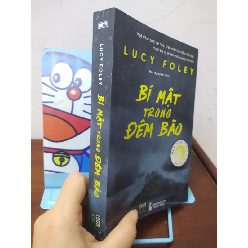 Sách: Bí mật trong đêm bão - TG: Lucy Foley 973891