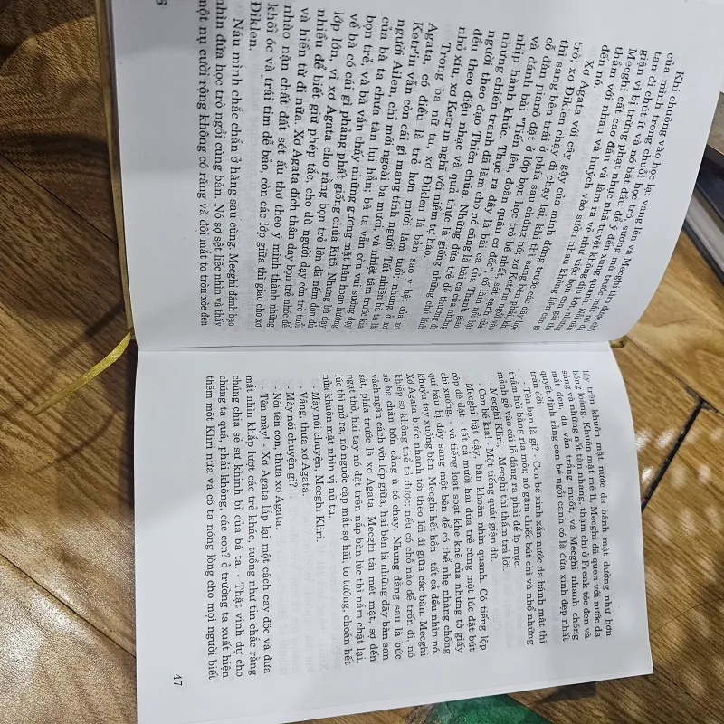 Tiếng chim hót trong bụi mận gai  (bìa cứng)
130k 758362