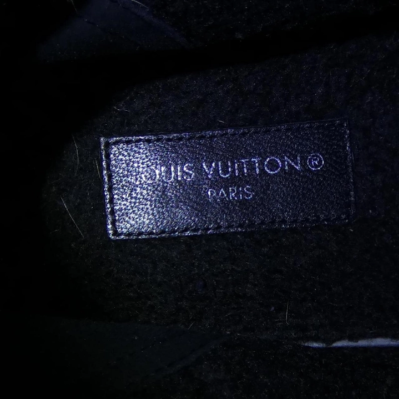 Giày bốt LOUIS VUITTON logo da lộn dòng Snowdrop - Hàng hiệu Authentic 828002