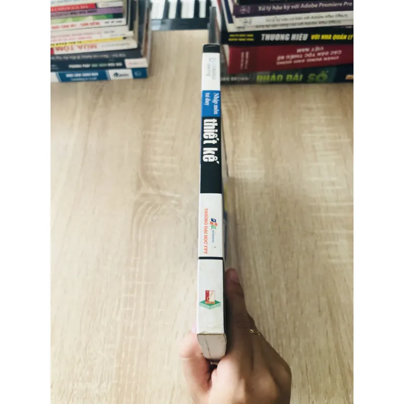 NHẬP MÔN TƯ DUY THIẾT KẾ BỐ CỤC VÀ TYPOGRAPHY  1027926