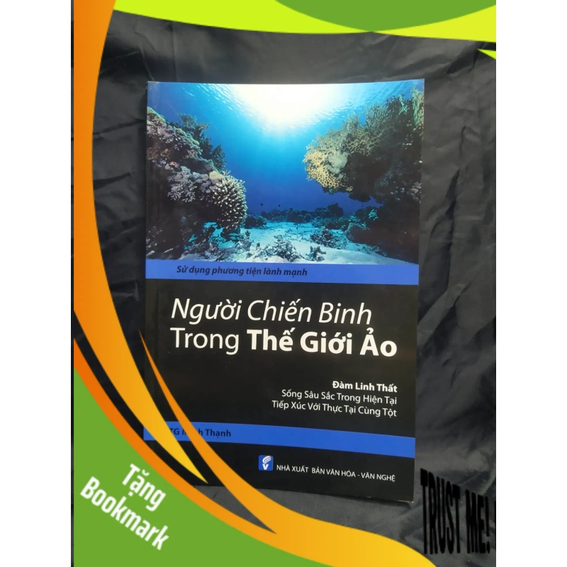 (TẶNG BOOKMARK) Người chiến binh trong thế giới ảo 90% RBK2911 948926