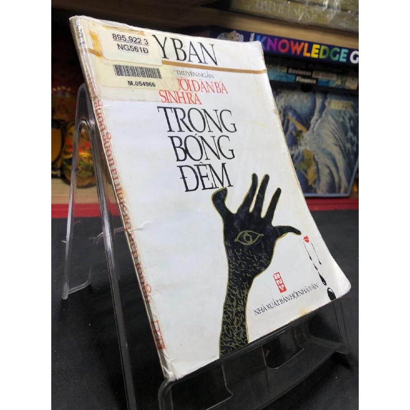 Người đàn bà sinh ra trong bóng đêm 1995 mới 60% ố bẩn Y Ban HPB0906 SÁCH VĂN HỌC 915125