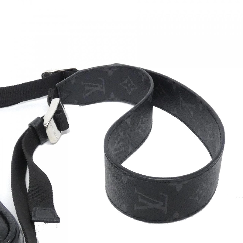 Túi đeo chéo Louis Vuitton Taiga Lama Outdoor Messenger PM M30233 - Hàng hiệu Chính hãng 767646