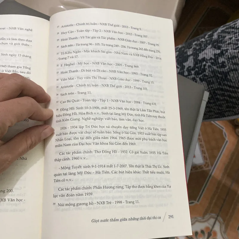 Giọt nước thầm giữa những thời đại thi ca 784535