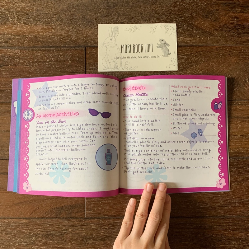 Sách tranh tiếng anh Hello Kitty's Book of Friendship Fun & Activities, Used 478718