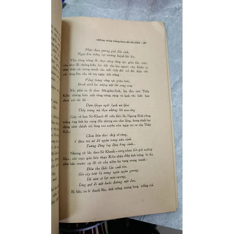 KHẢO LUẬN VỀ ĐOẠN TRƯỜNG TÂN THANH - DOÃN QUỐC SỸ, VIỆT TỬ 716367