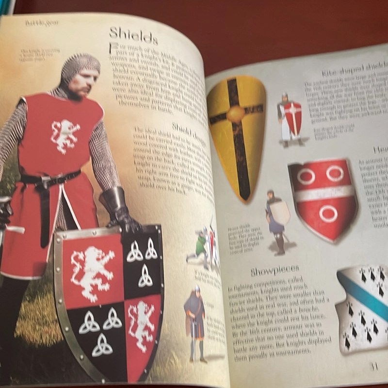 PICTURE BOOK Knights and armour 536211